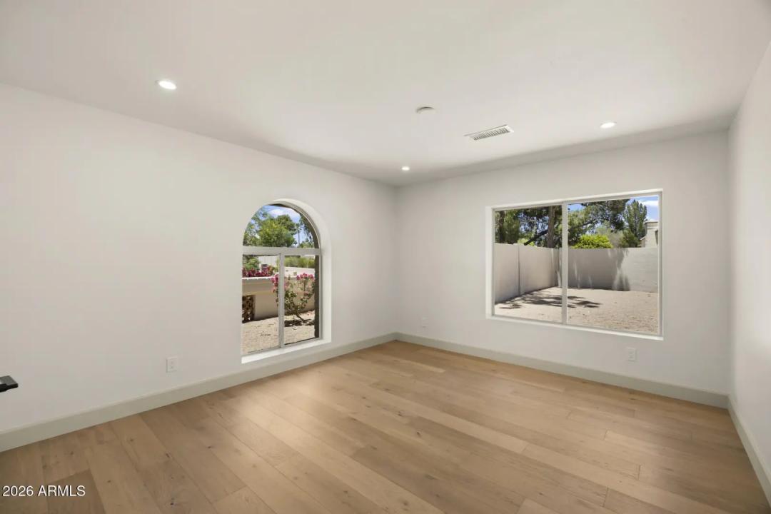 Real Estate Picture 39