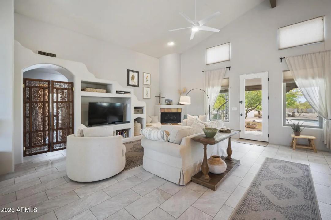 Real Estate Picture 10