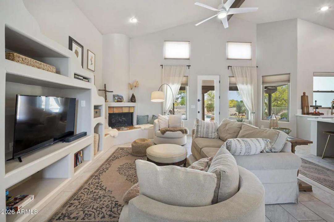 Real Estate Picture 11