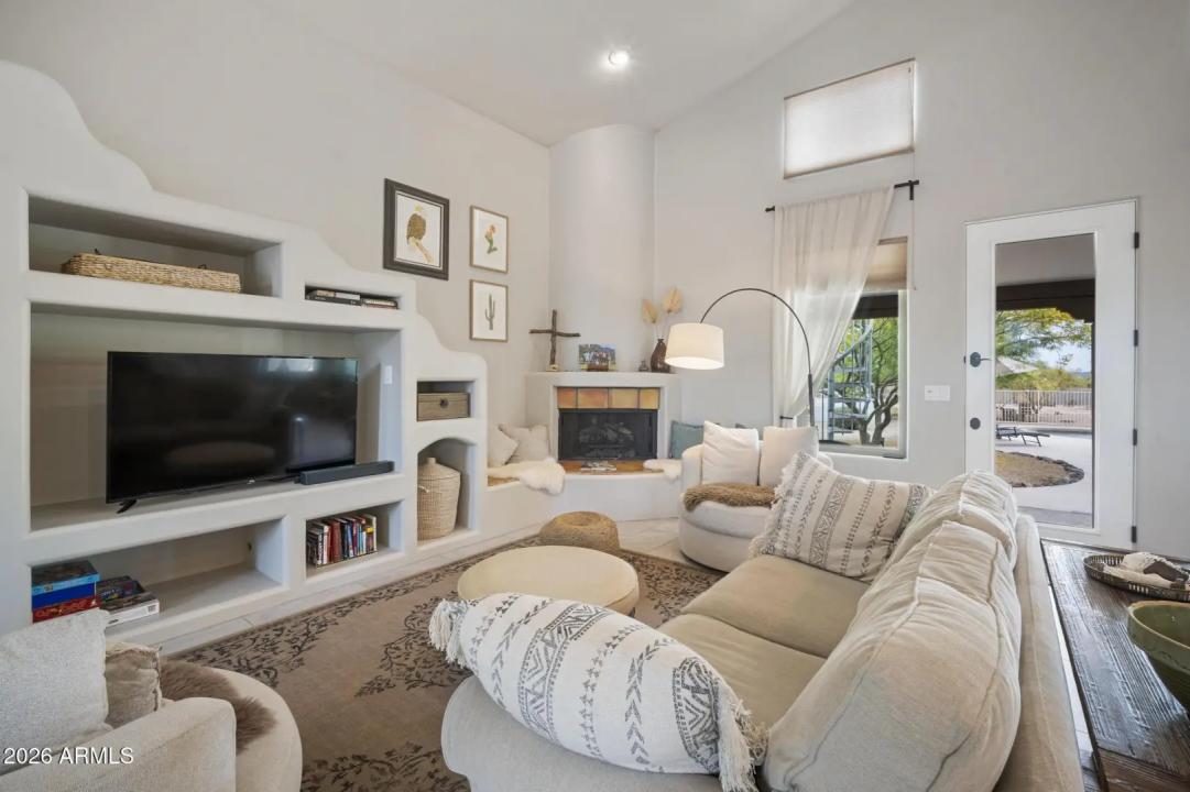 Real Estate Picture 14