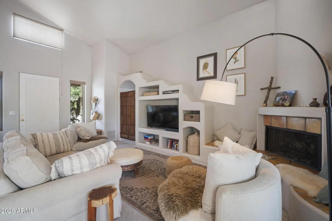 Real Estate Picture 15