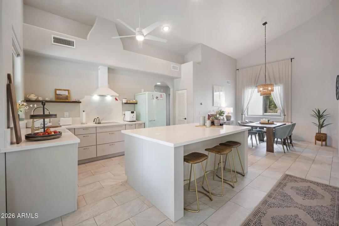 Real Estate Picture 3