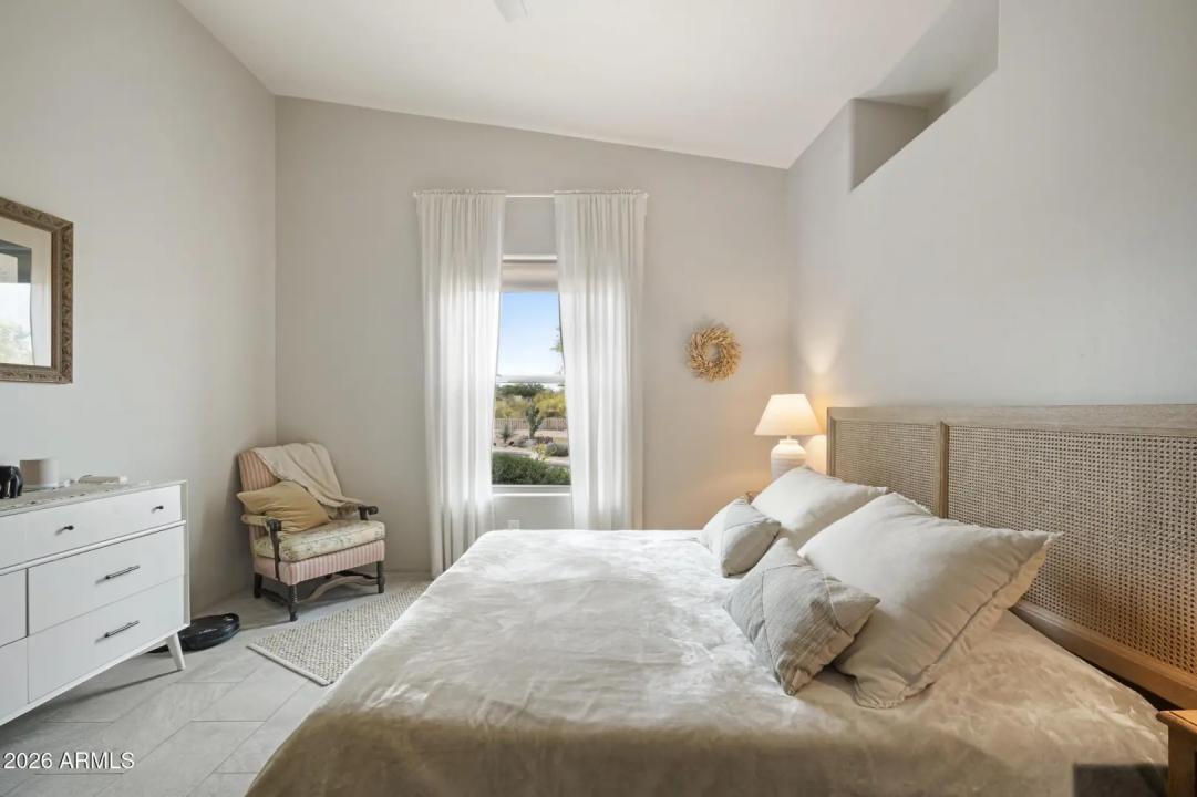 Real Estate Picture 24