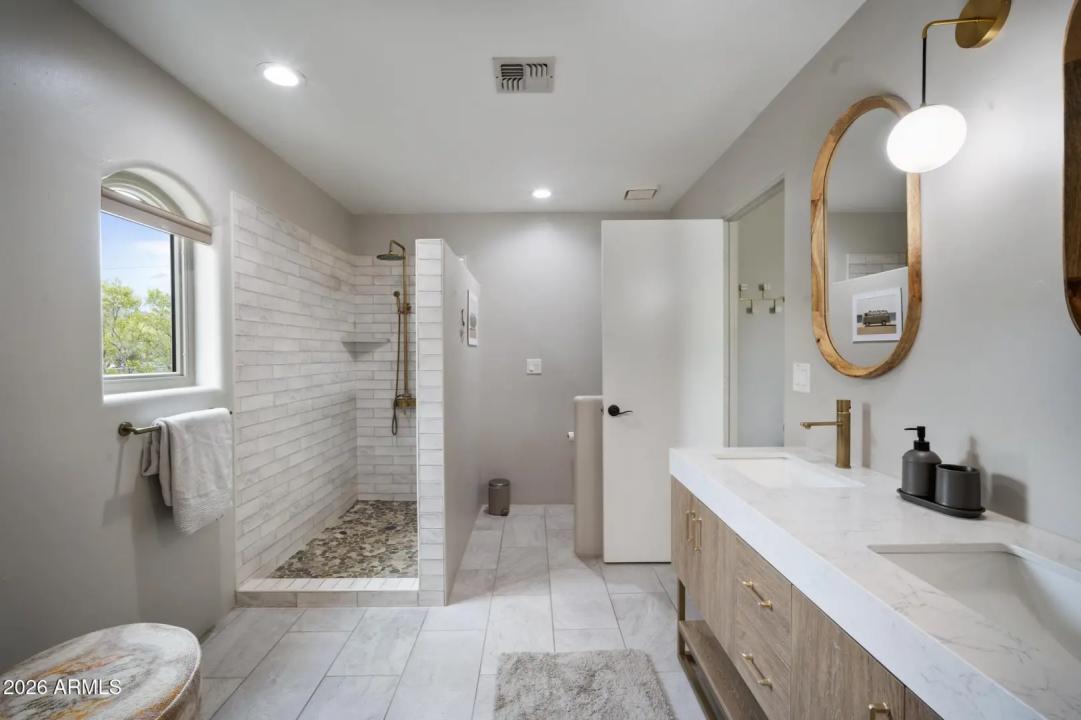 Real Estate Picture 29