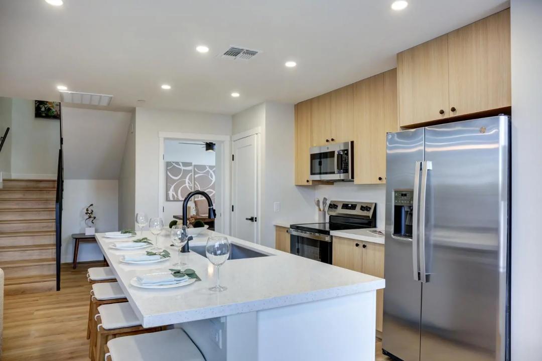 Real Estate Picture 20