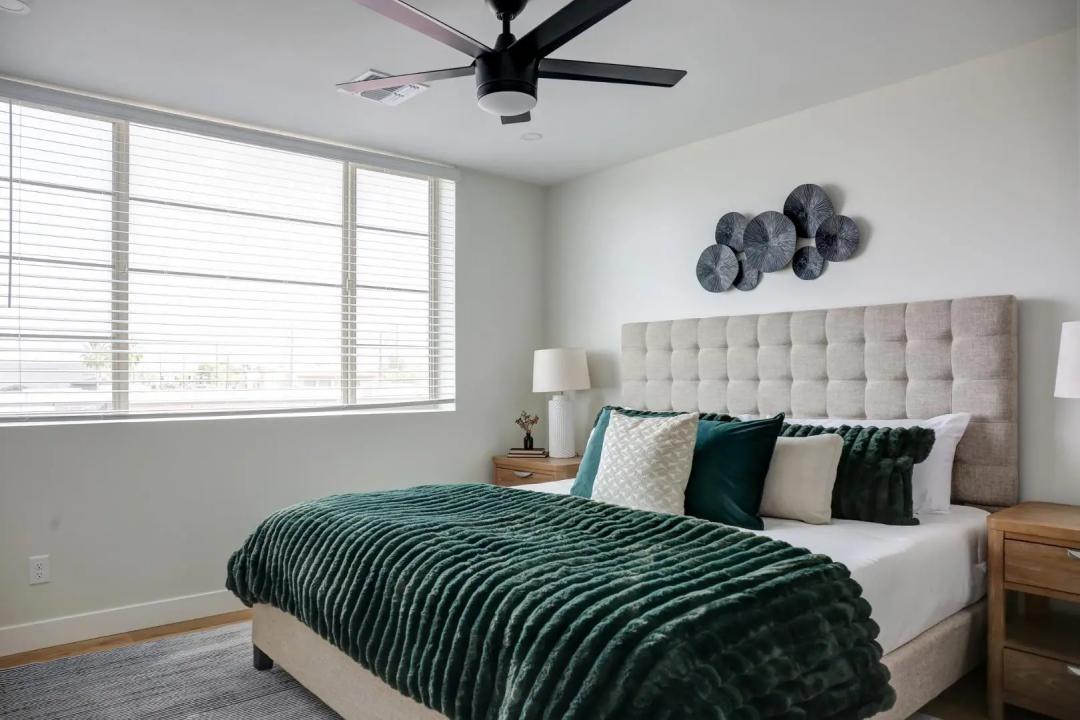 Real Estate Picture 24