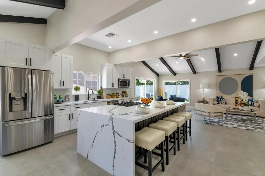 Real Estate Picture 3