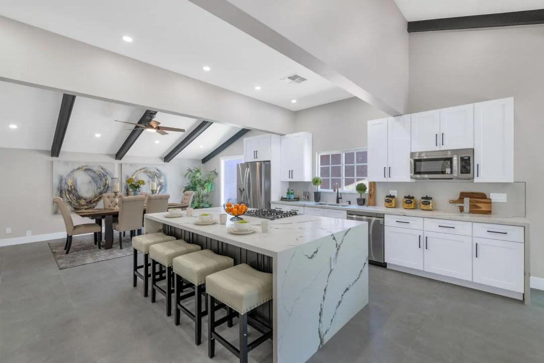 Real Estate Picture 4