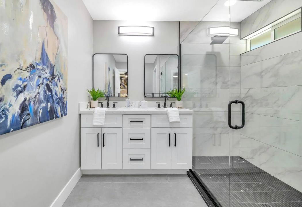 Real Estate Picture 8