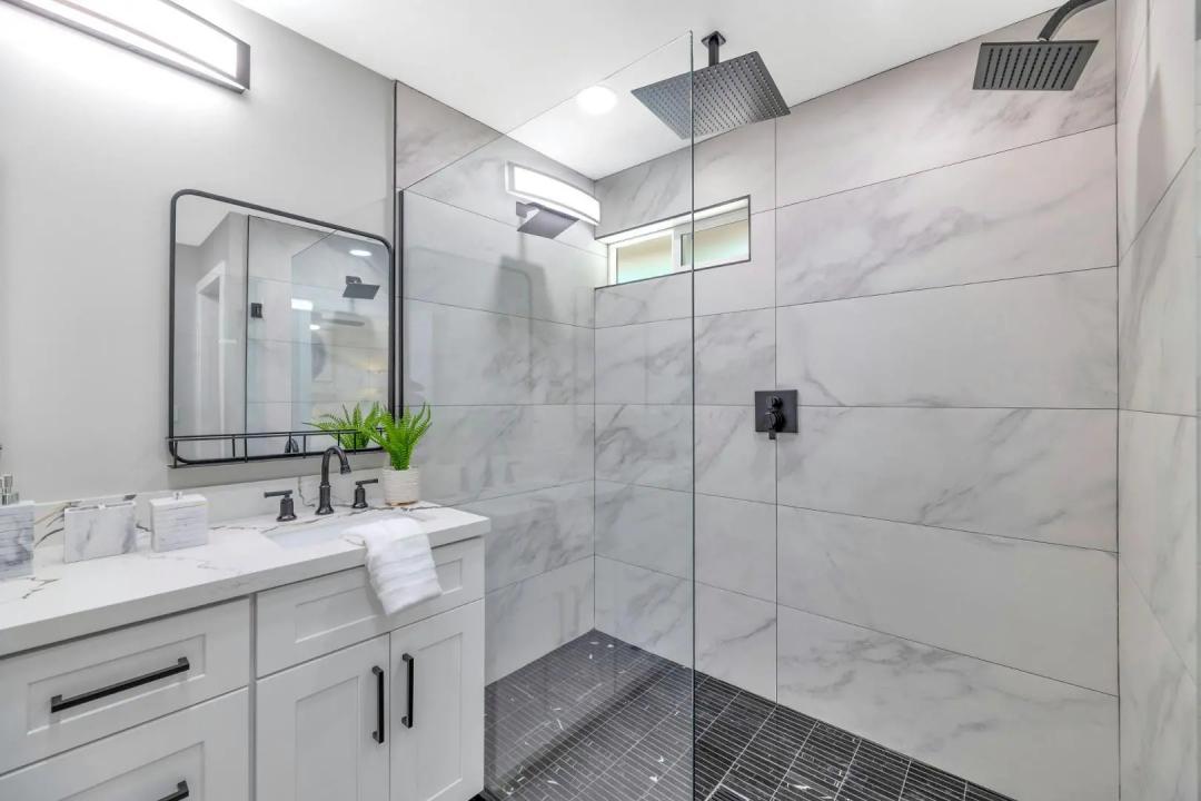 Real Estate Picture 9