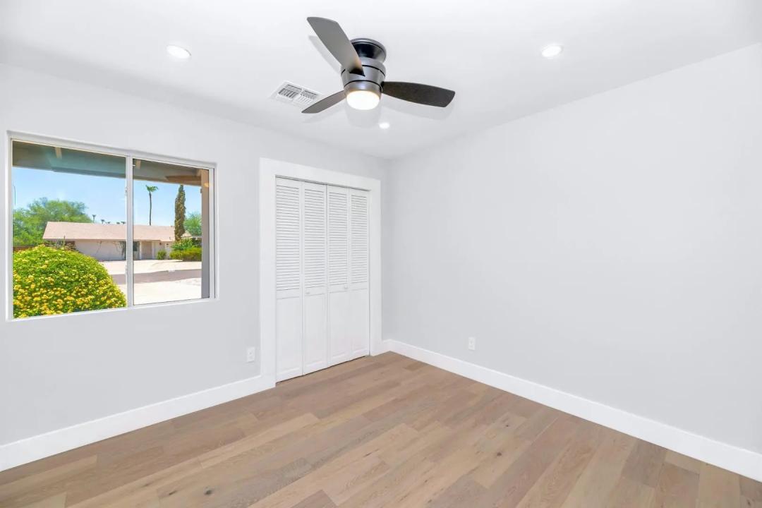 Real Estate Picture 12