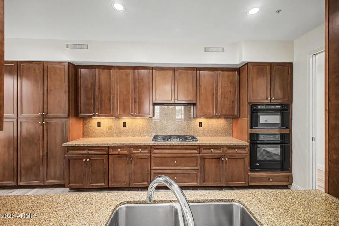 Real Estate Picture 7