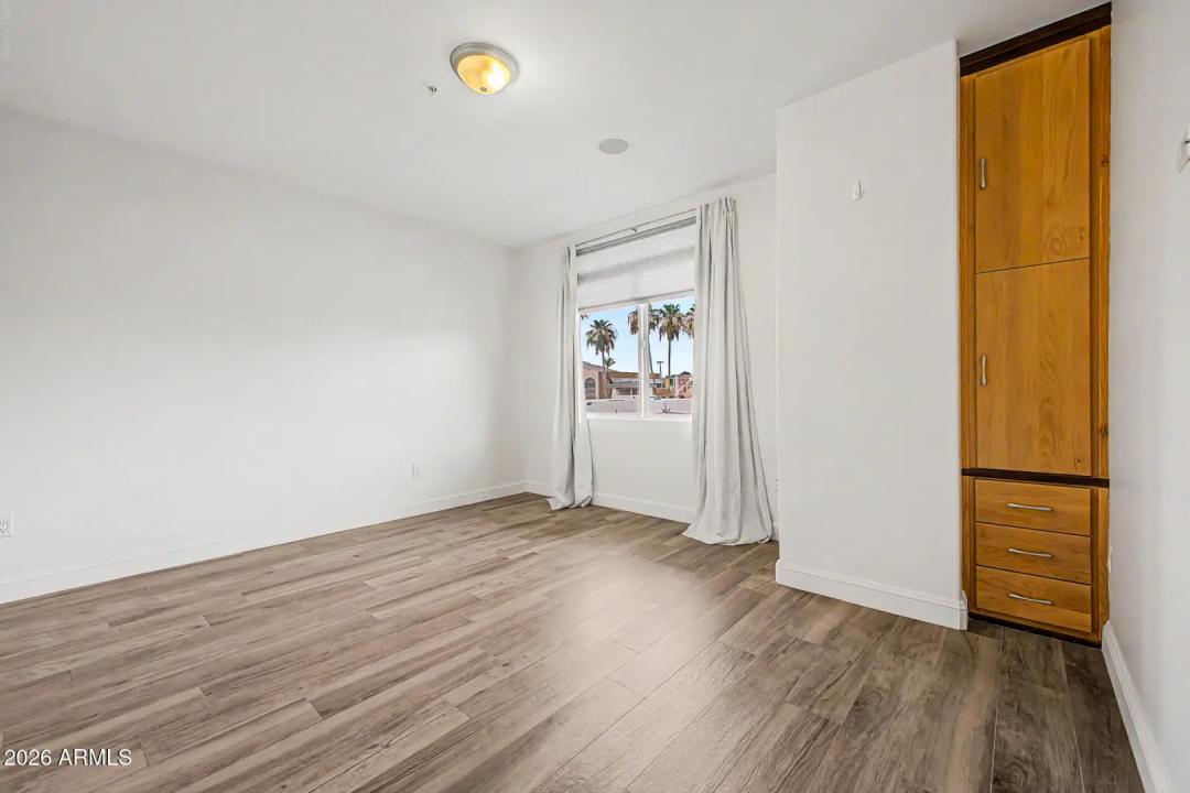 Real Estate Picture 14