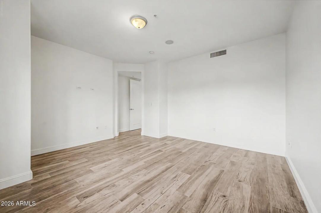 Real Estate Picture 15