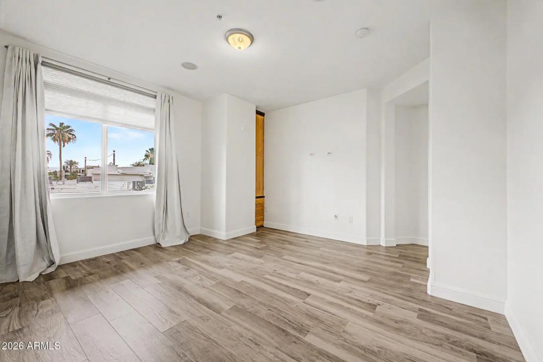 Real Estate Picture 10