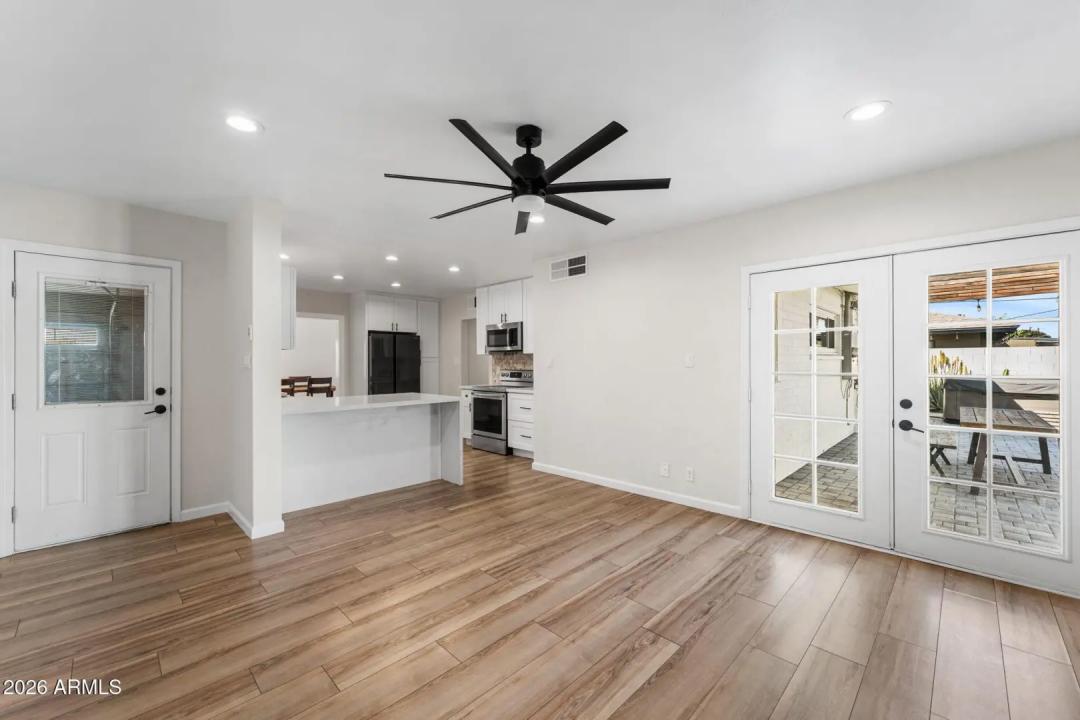 Real Estate Picture 11