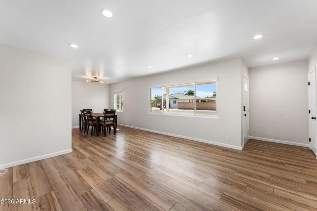 Real Estate Picture 14