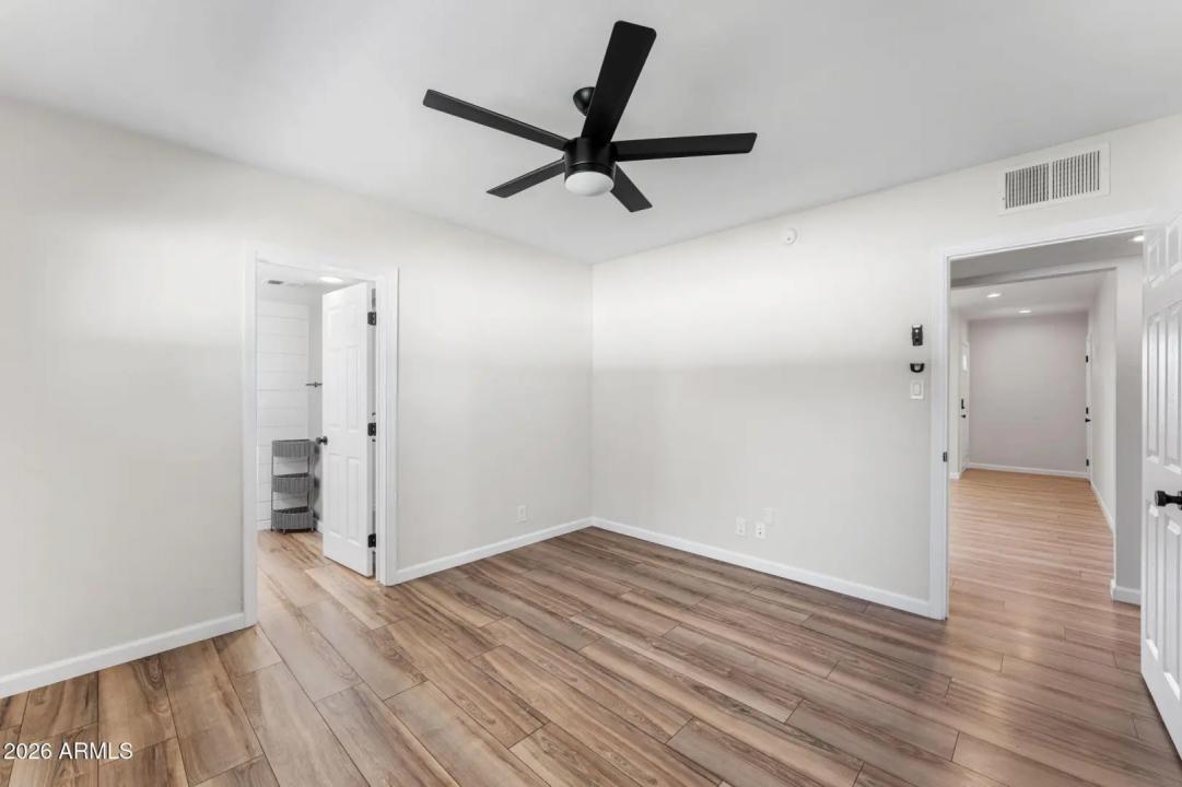 Real Estate Picture 24