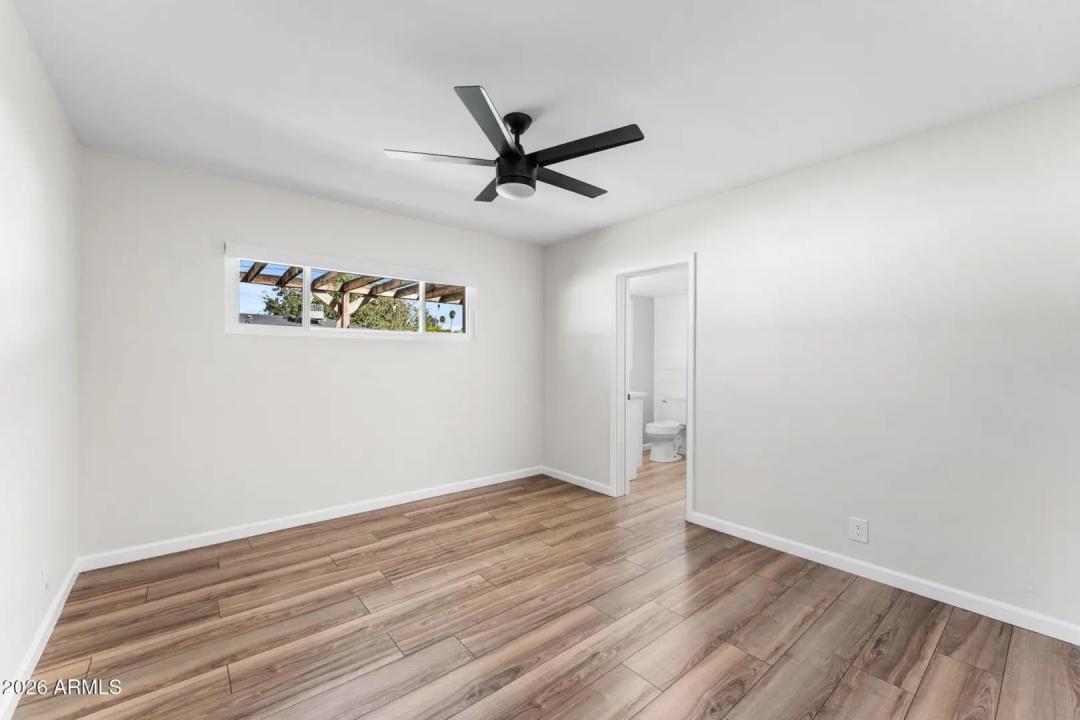 Real Estate Picture 25