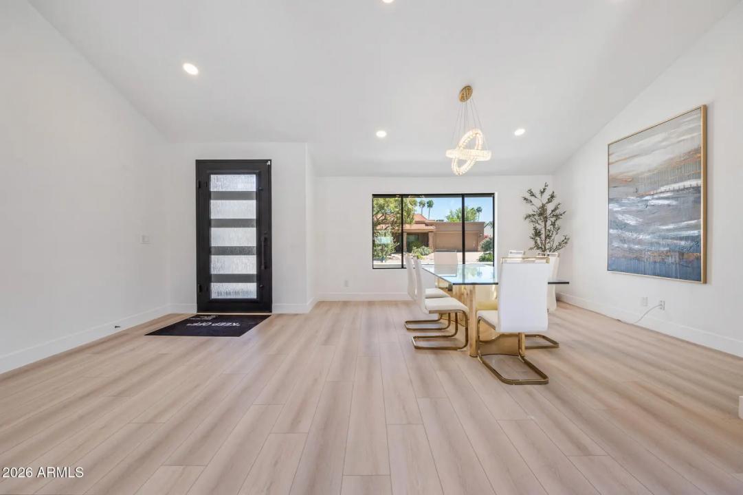 Real Estate Picture 3