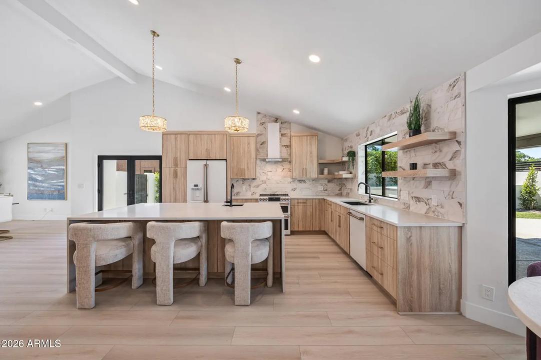 Real Estate Picture 5