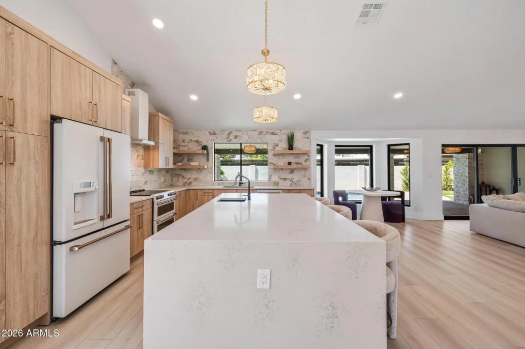 Real Estate Picture 7