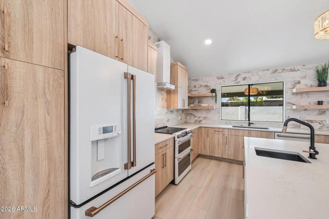 Real Estate Picture 8