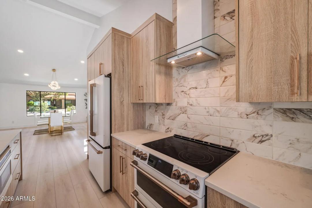 Real Estate Picture 9