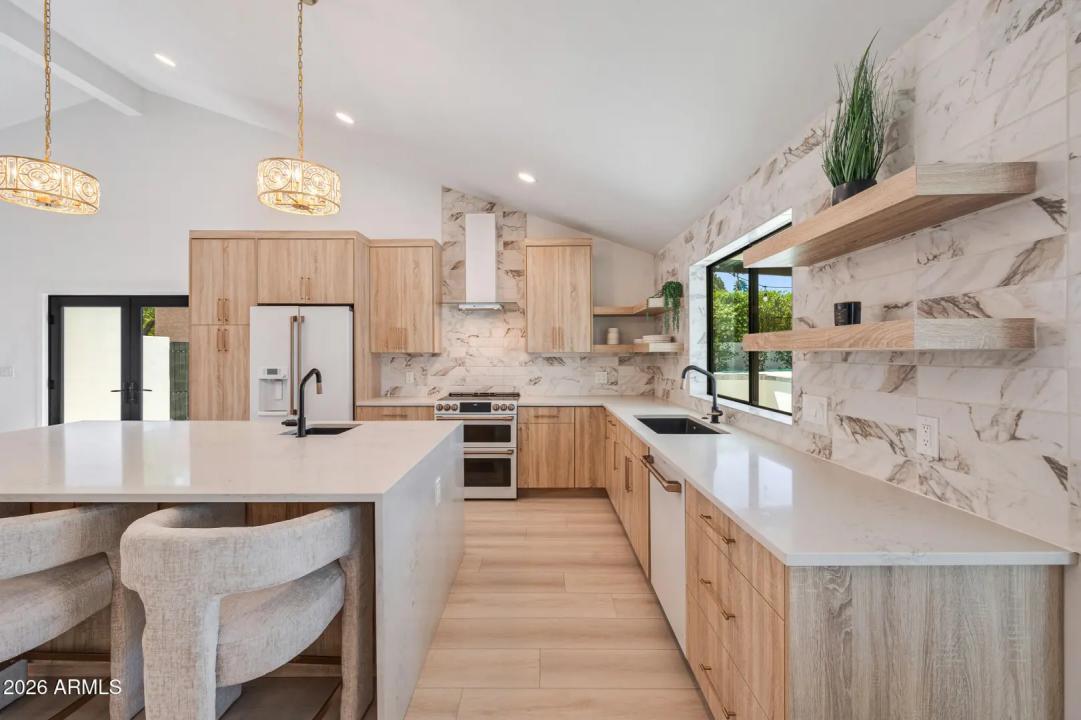 Real Estate Picture 13