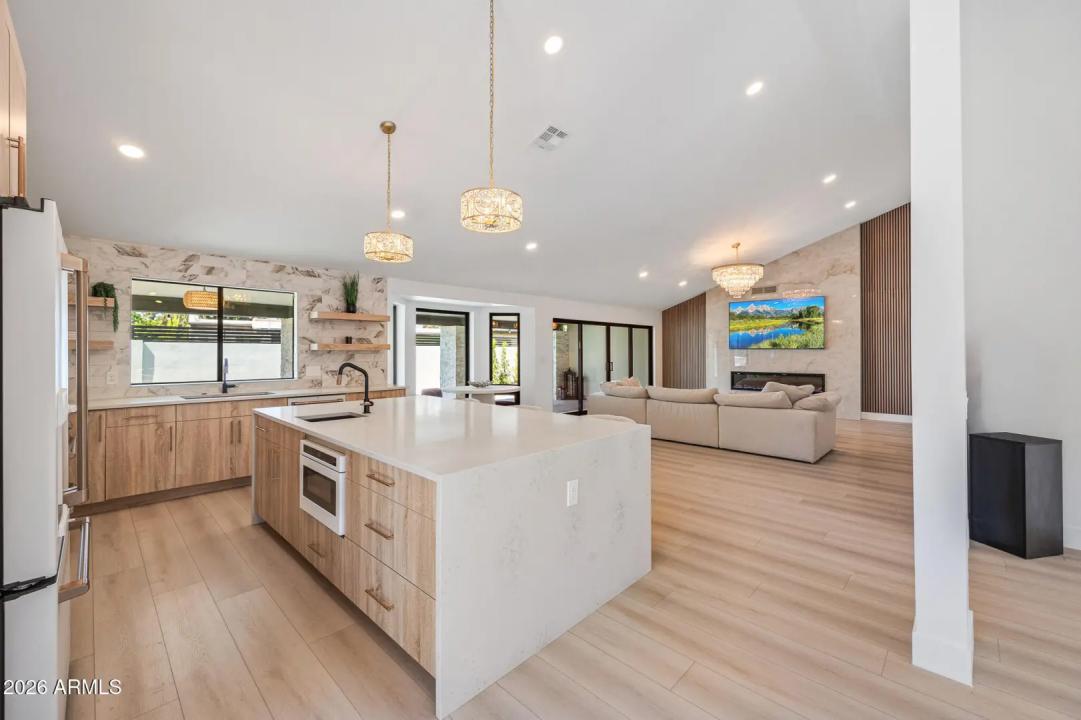 Real Estate Picture 14