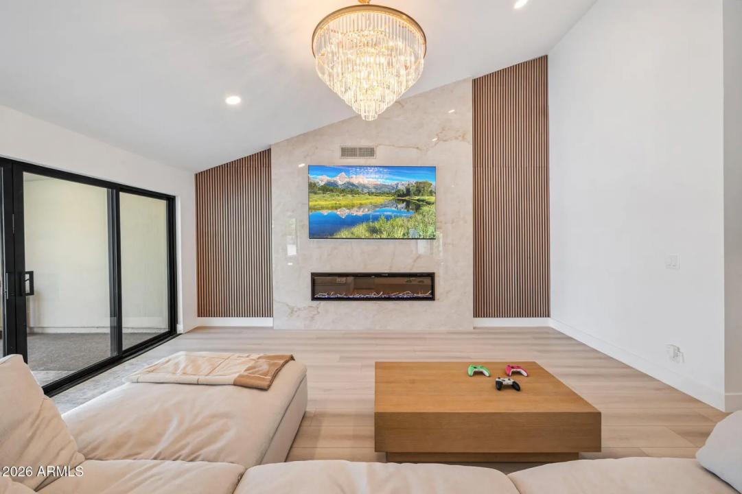 Real Estate Picture 17