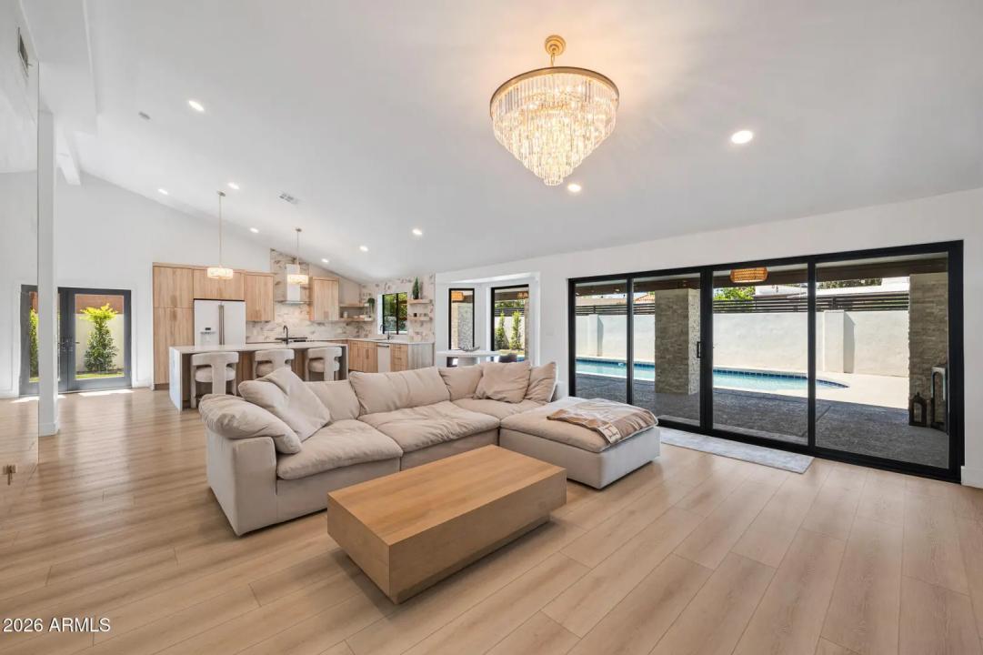 Real Estate Picture 18