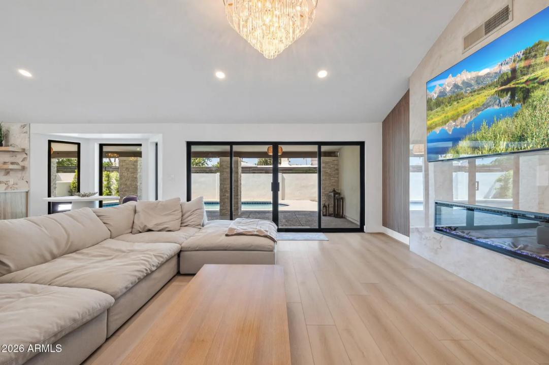 Real Estate Picture 19