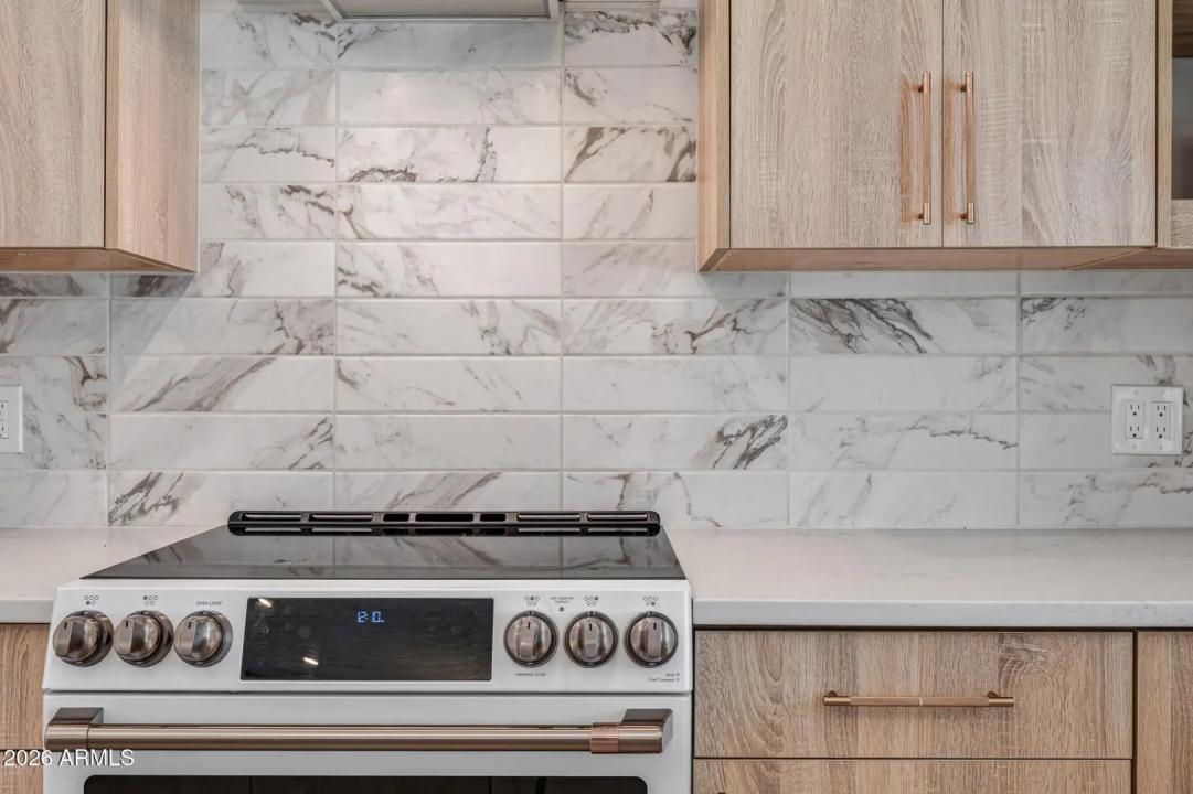 Real Estate Picture 24