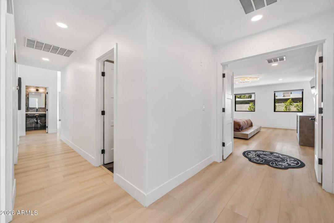 Real Estate Picture 28