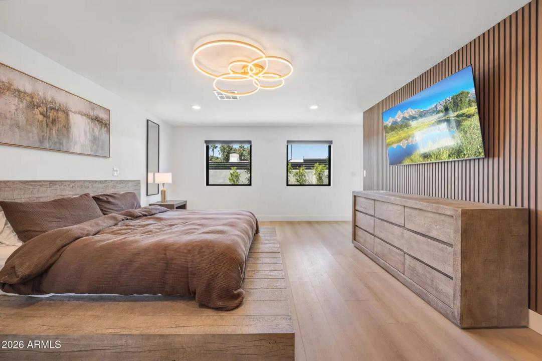 Real Estate Picture 30