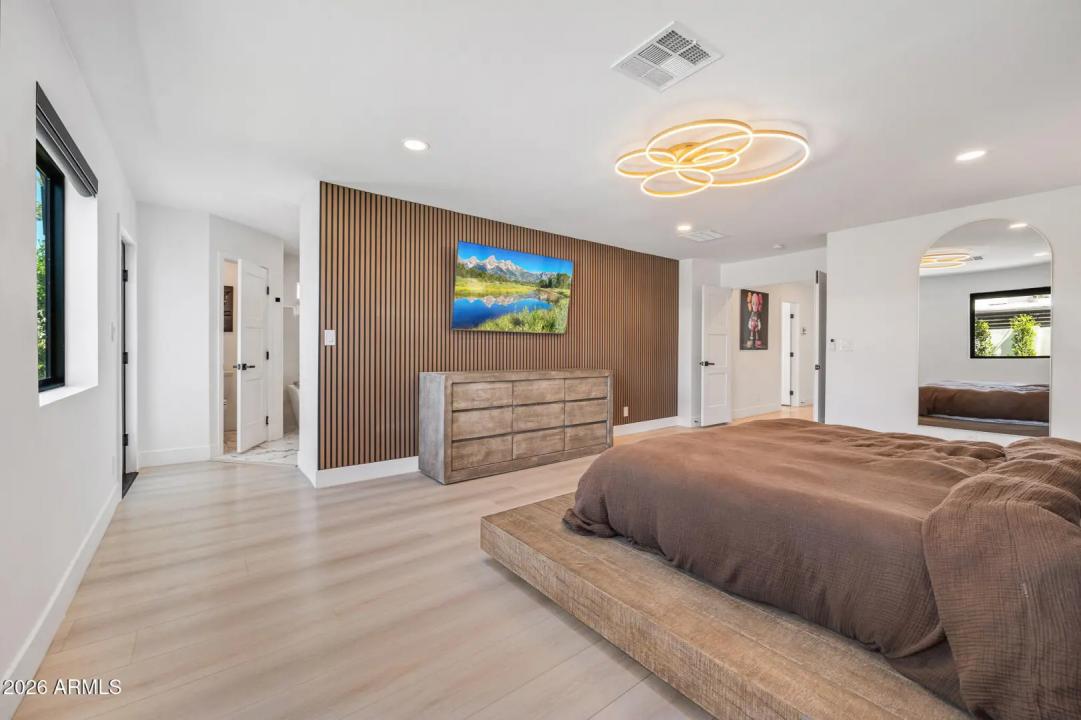 Real Estate Picture 32