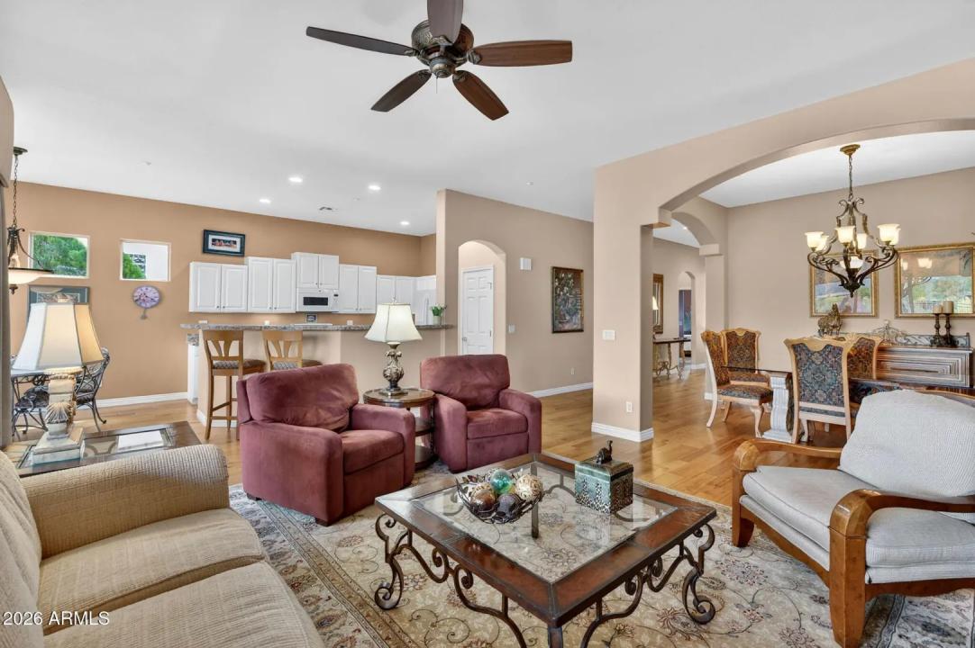 Real Estate Picture 4