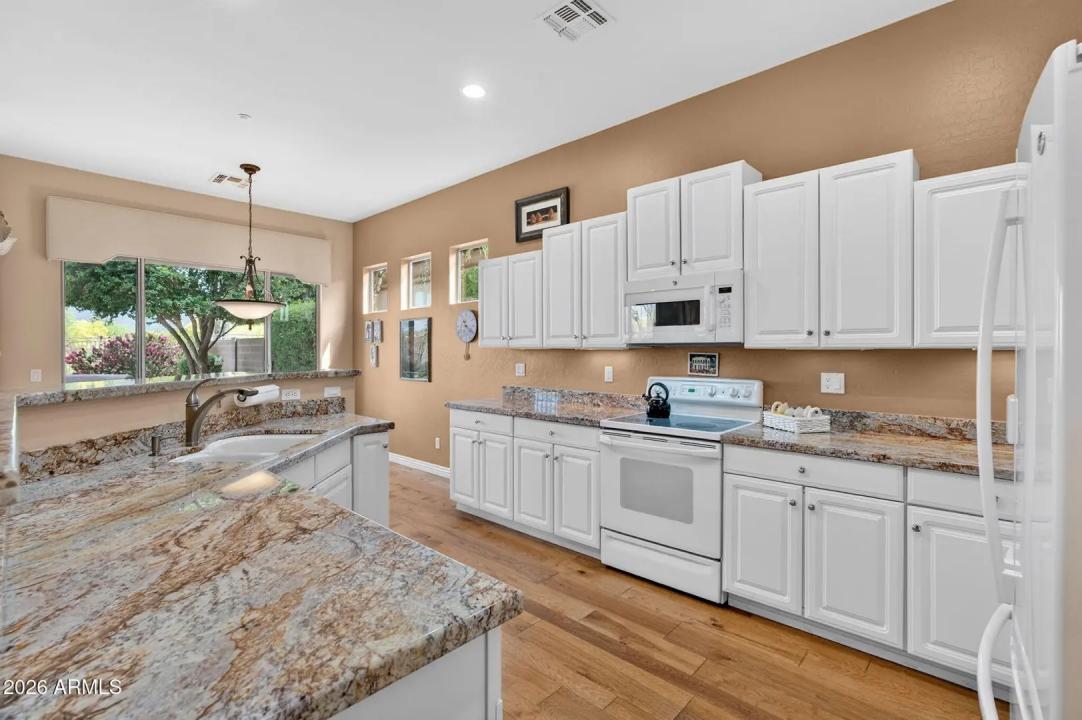 Real Estate Picture 6