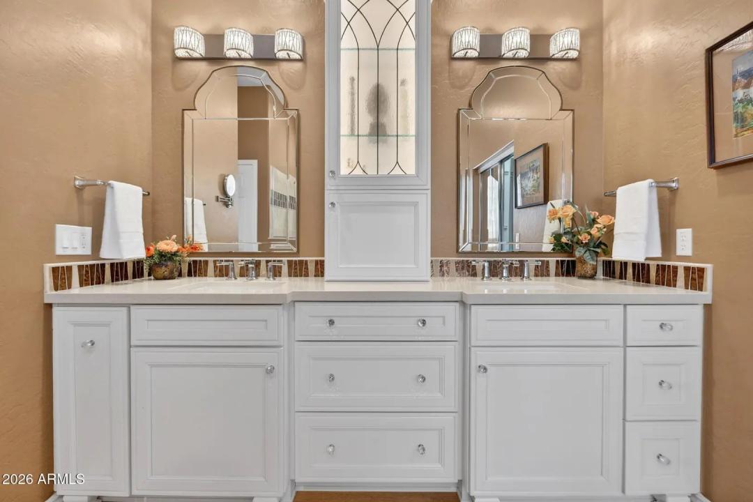 Real Estate Picture 12