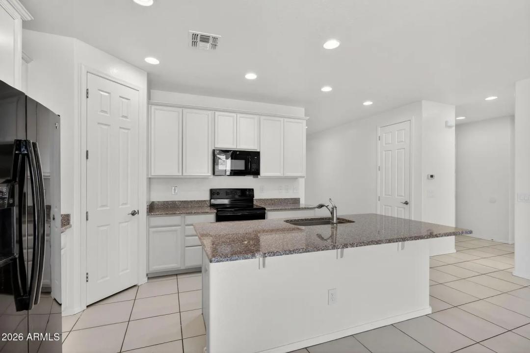 Real Estate Picture 9