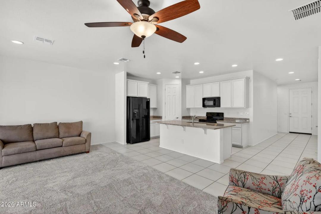 Real Estate Picture 12