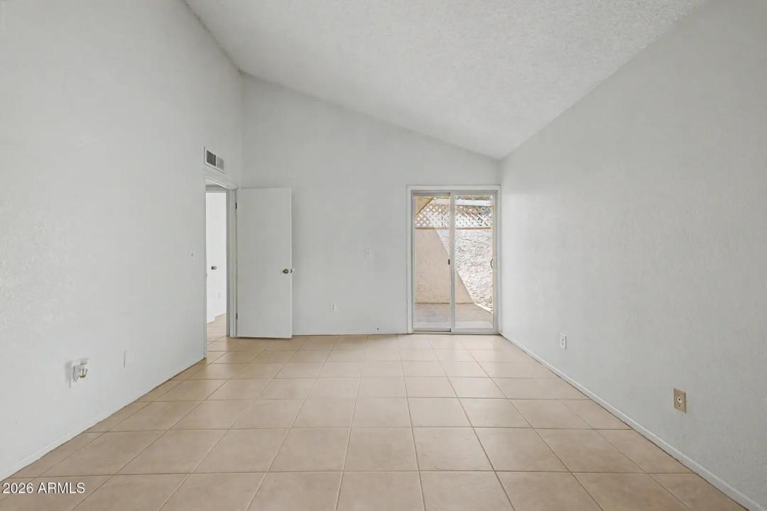 Real Estate Picture 11