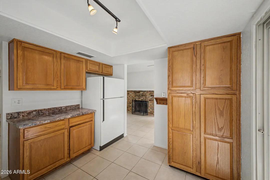 Real Estate Picture 7