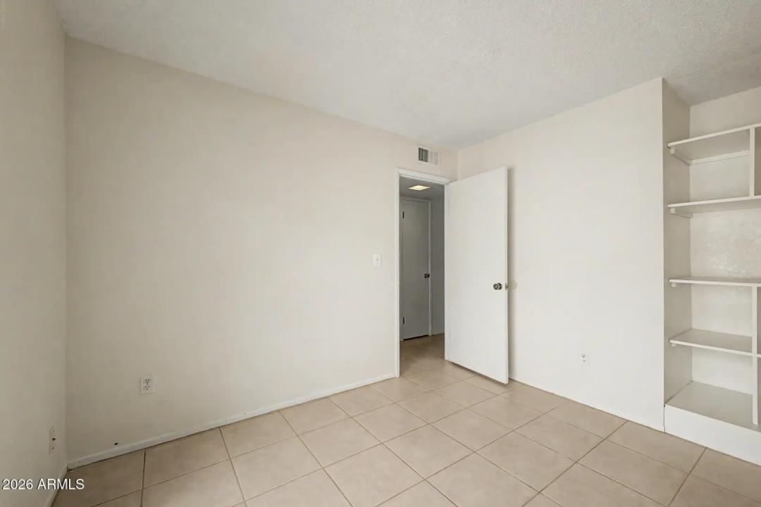 Real Estate Picture 16