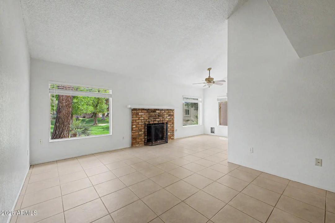 Real Estate Picture 4