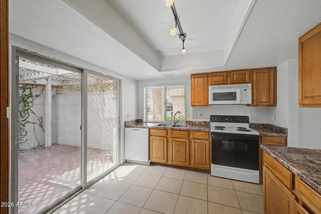 Real Estate Picture 8