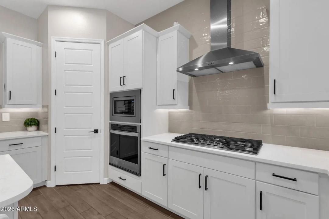 Real Estate Picture 6