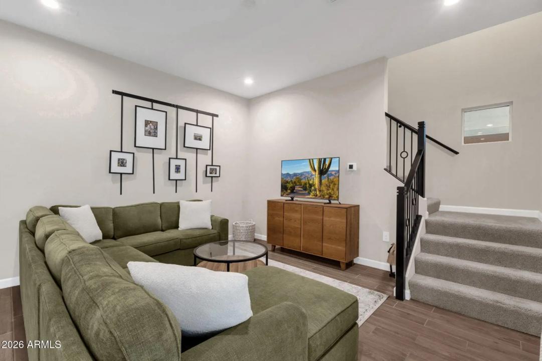 Real Estate Picture 9