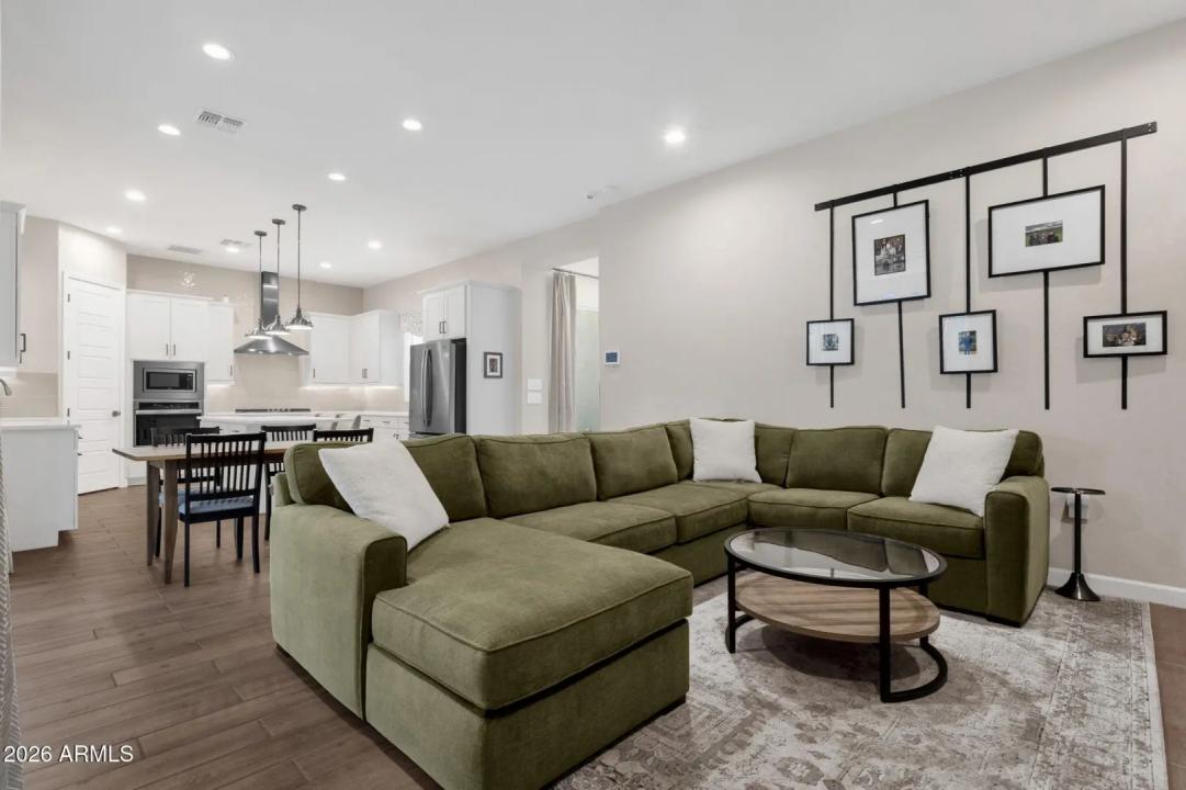 Real Estate Picture 11